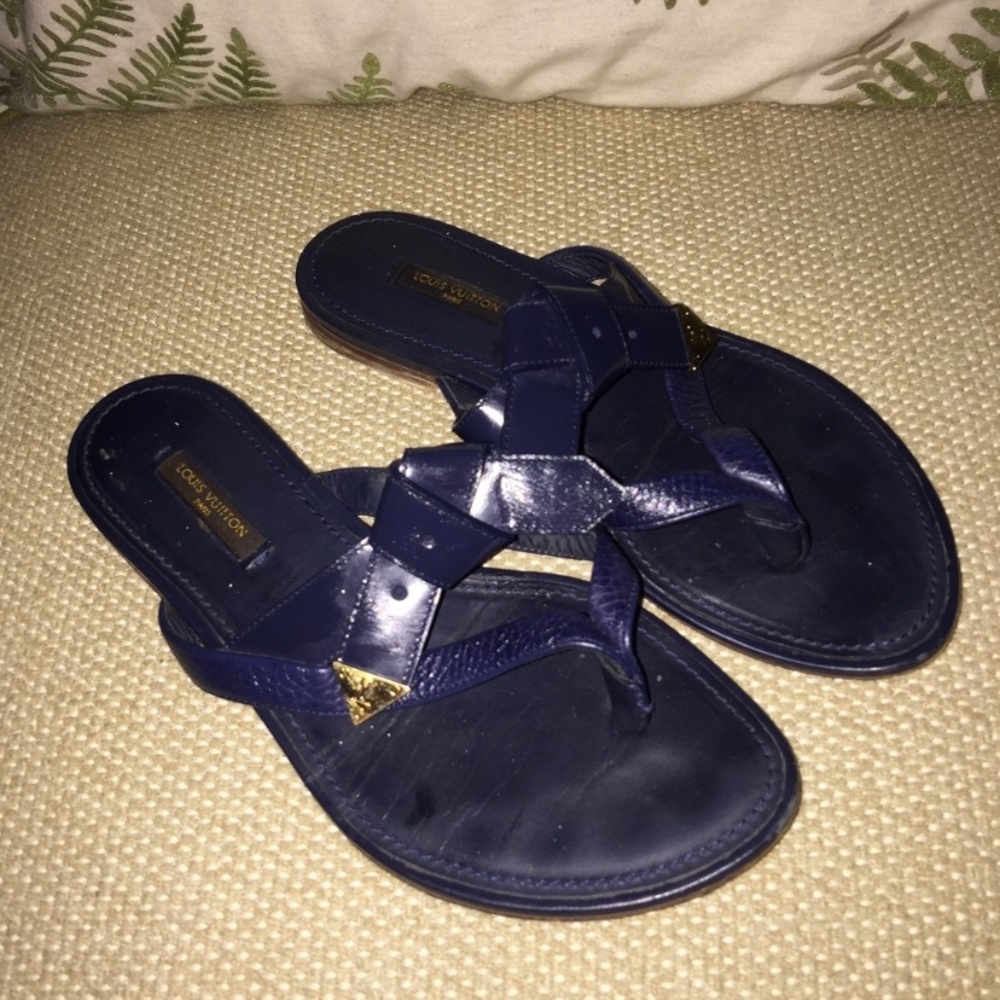 ❌❌❌SOLD❌❌❌Authentic Louis Vuitton Bow Logo Sandal